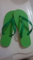 Chinelo verde com filet amarelo  7,90